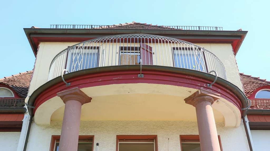 Immobilie in Niefern-Öschelbronn - Repräsentative Villa - Historisches Ambiente mit guter Bausubstanz und modernem Wohnkomfort.  - Bild 3