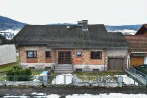 Großzügiges Wohnhaus mit Einliegerwohnung und Ausbaupotenzial – Die vollständige Adresse der Immobilie erhältst du vom Anbieter., 63599 Biebergemünd – Vorschaubild 1