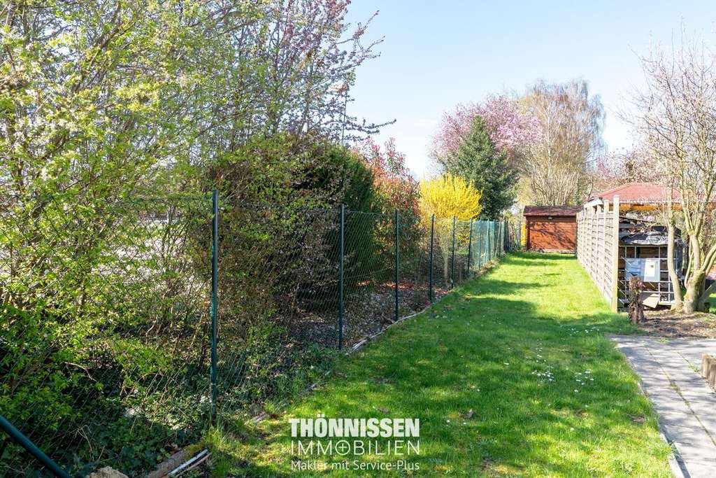 Immobilie in Wegberg - Wohnen & Investieren vereint: Charmantes 2-Familienhaus mit Ausbaupotenzial in Wegberg-Holtum - Bild 2