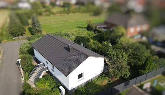 Bild von Massivhaus Bungalow in ruhiger Sackgassenlage - Wärmepumpe, neue Fassade, Energiekennwert A