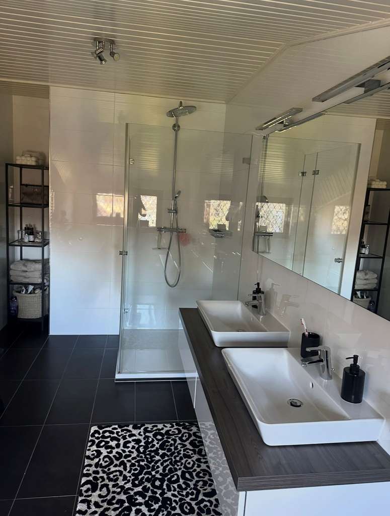 Immobilie in Ottobrunn - Elegante modernisierte 5-Zimmer Doppelhausvilla mit 180 m² Wohnfläche in Bestlage Ottobrunn - Bild 4