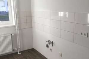 Modernes Wohnen in Sennestadt - Renovierte Wohnung mit Tageslichtbad und Balkon – Naheweg 30, 33689 Sennestadt, Bielefeld – Vorschaubild 2