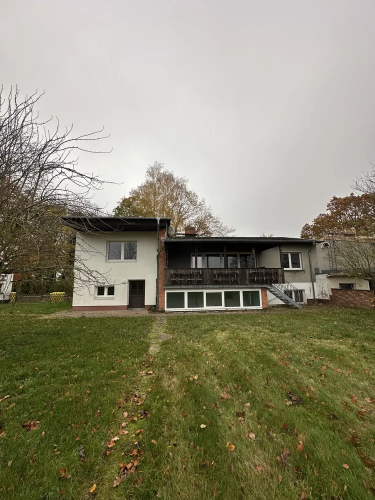 Sanierungsbedürftiges Einfamilienhaus mit Einliegerwohnung, großem Grundstück, Werkstatt und Garage, Rostock Kreis – Bild 1