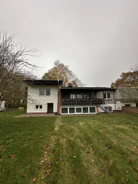 Sanierungsbedürftiges Einfamilienhaus mit Einliegerwohnung, großem Grundstück, Werkstatt und Garage, Rostock Kreis – Bild 3