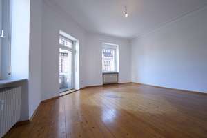 Atelierwohnung mit Romeo und Julia Balkon in der Weststadt