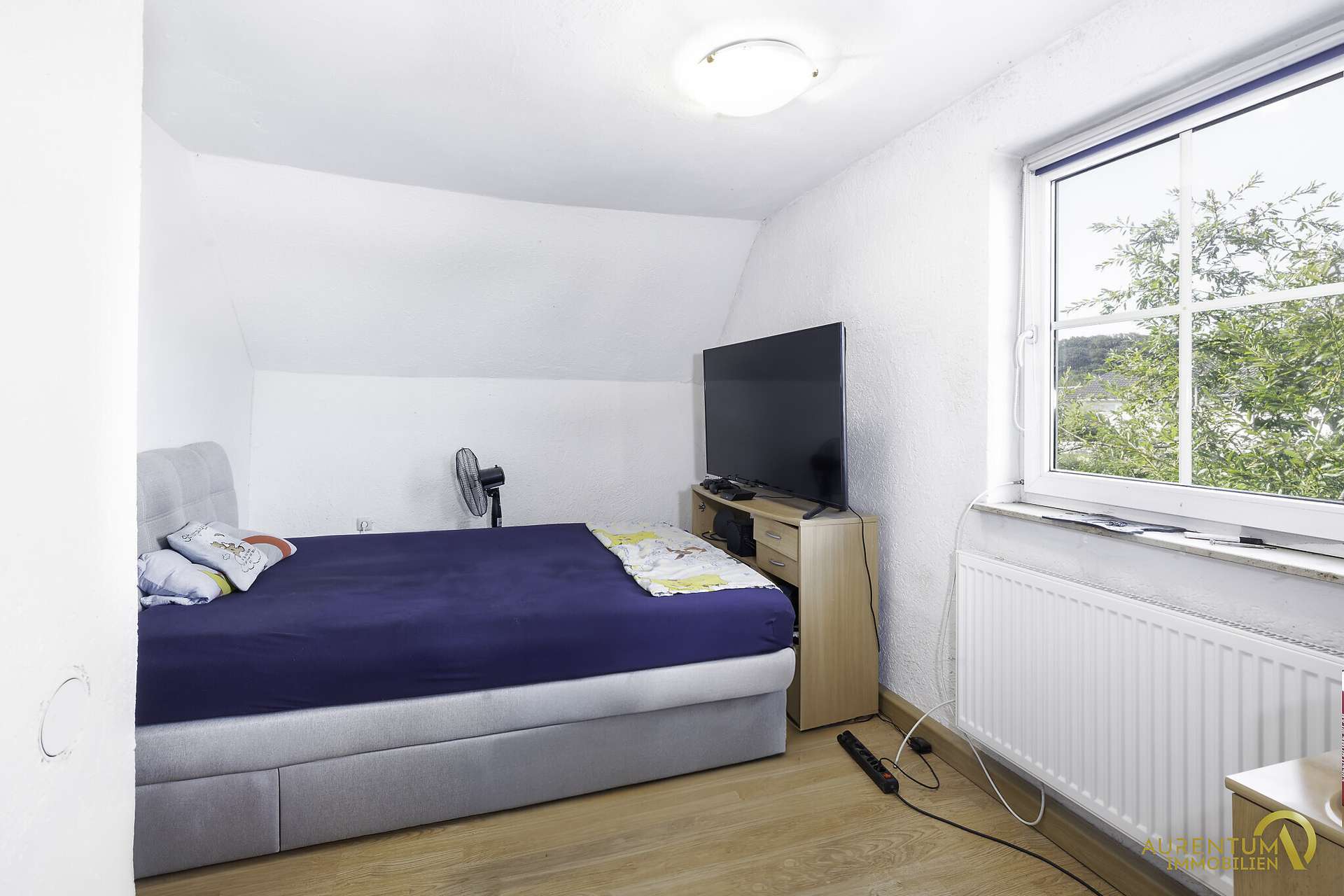 Immobilie in Aiglsbach - Sofort verfügbares Einfamilienhaus mit Garten, neuwertiger Heizung und Garage zu verkaufen. - Bild 4