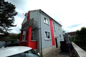 Frei zur Übergabe! Modernisiertes Zweifamilienhaus im Herzen von Nierstein – Die vollständige Adresse der Immobilie erhältst du vom Anbieter., 55283 Nierstein – Vorschaubild 1