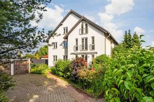 Energieeffiziente Maisonette-Wohnung mit Terrasse, Garage und viel Platz in Berlin-Biesdorf – Die vollständige Adresse der Immobilie erhältst du vom Anbieter., 12683 Biesdorf, Berlin – Vorschaubild 1