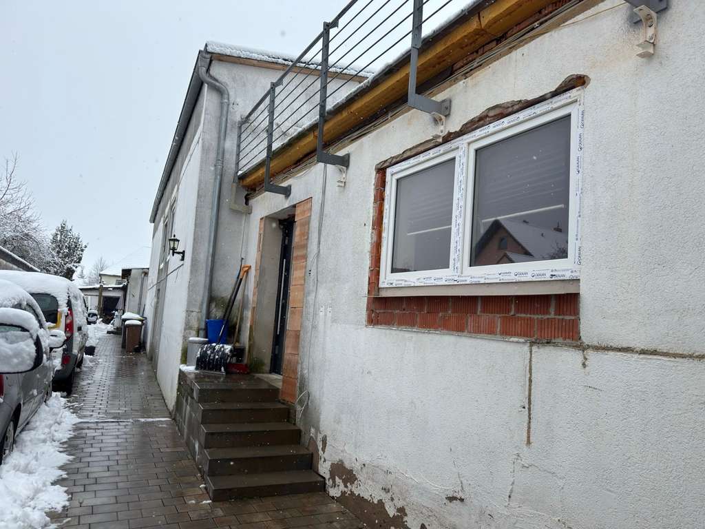 Immobilie in Waldbüttelbrunn - Vielseitig nutzbare Liegenschaft zu verkaufen - Bild 1