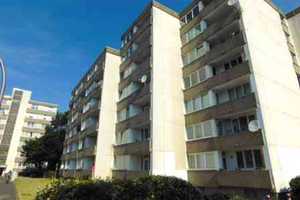 Hier hat jeder Platz: günstig geschnittene 2-Zi.-Wohnung (WBS erforderlich) – Im Mönchsfeld 2, 50769 Köln – Vorschaubild 1