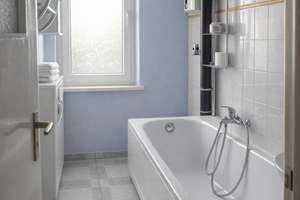 Vermietete 2-Zimmer-Wohnung in grüner Lage von Berlin-Lichtenrade – attraktive Kapitalanlage – Barnetstraße 31C, 12305 Lichtenrade, Berlin – Vorschaubild 2