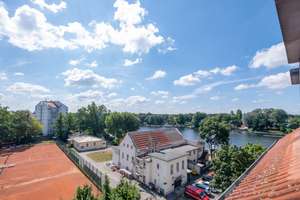 Attraktive Dachgeschosswohnung mit Terrasse und Spreeblick