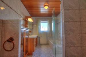 Großzügige 4-Zimmer-Wohnung mit Süd-Balkon, Kachelofen und Fußbodenheizung – voll möbliert – Die vollständige Adresse der Immobilie erhältst du vom Anbieter., 74078 Kirchhausen, Heilbronn – Vorschaubild 15