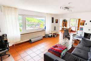 Zuhause zum Wohlfühlen: 2,5-Zimmerwohnung mit Balkon & Garage