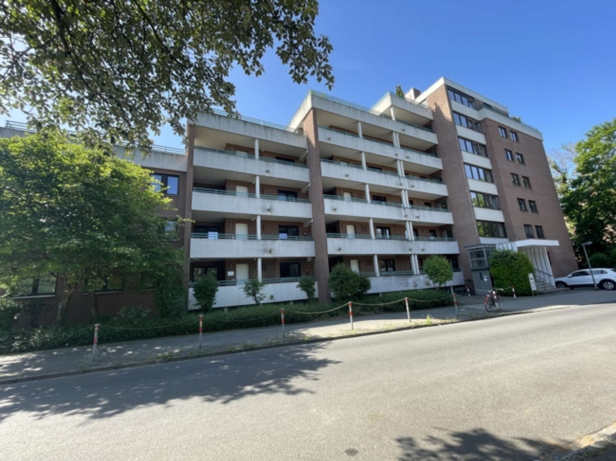 Ideal für Studenten: Attraktive 1-Wohnung-Wohnung mit Loggia in der Nähe des Zentralcampus