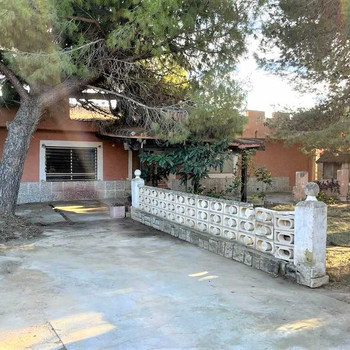 Besetzte Wohnung in Torrent, Villa mit Pool und hohem Potenzial