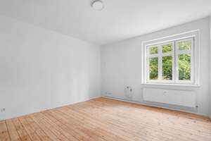 Charmante 2-Zimmer-Wohnung mit Gartenmitbenutzung in Adlershof – Die vollständige Adresse der Immobilie erhältst du vom Anbieter., 12489 Adlershof, Berlin – Vorschaubild 1