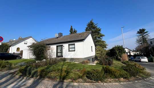 Bild von Kleines Einfamilienhaus mit schönem Garten und Garage