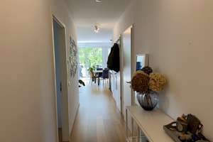 Hollenders Immobilien: Stilvolle 2-Zimmer-Wohnung mit Südbalkon, Aufzug und Stellplatz in guter Lage – Weißer Hauptstraße 104, 50999 Weiß, Köln – Vorschaubild 3