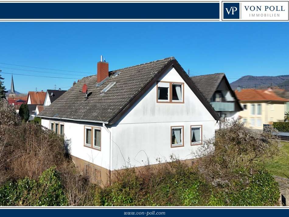 Hausansicht mit Garten