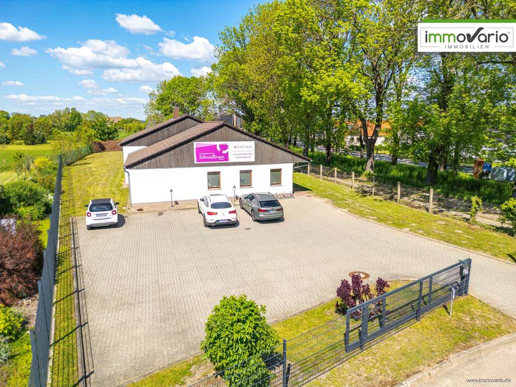 Großer Praxisbungalow auf 2300 m² Grundstück zu verkaufen!