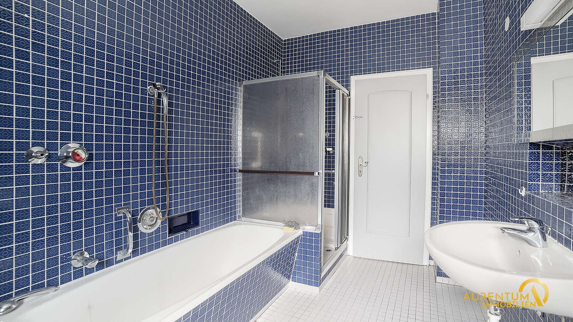 Immobilie in Schwandorf - 4,5 % RENDITE! -Helle 2 Zimmer Wohnung mit Balkon und Garagenstellplatz in ruhiger Lage zu verkaufen - Bild 1