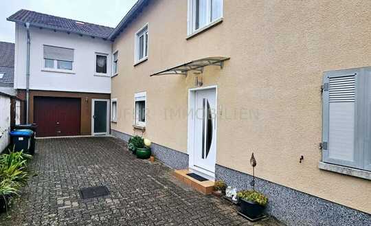 Solides Ein-bis Zweifamilienhaus mit kleinem Garten und Innenhof in Insheim/SÜW