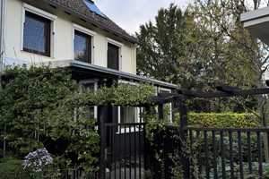 Familienfreundlich: Grosses Reihenendhaus, 225 qm Wohnfläche, 698 qm Traumgrundstück, Garage – Heymelstraße 7, 28359 Bremen – Vorschaubild 1