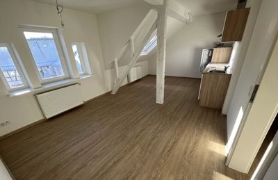 Moderne 60-m²-Wohnung in komplett renoviertem Mehrfamilienhaus in Ellern