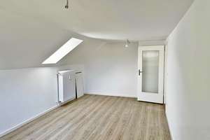 Helle 3-Zimmer-Dachgeschosswohnung in München-Allach mit Stellplatz und eigenem Gartenanteil – Franz-Töpsl-Weg 15, 80999 Untermenzing, München – Vorschaubild 2