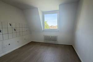 !!! 3,5 RAUM DG -  WOHNUNG , IN RUHIGER, GESUCHTER WOHNLAGE. RENOVIERT UND MODERNISIERT !!! – Virchowstr. 86, 45886 Ückendorf, Gelsenkirchen – Vorschaubild 6
