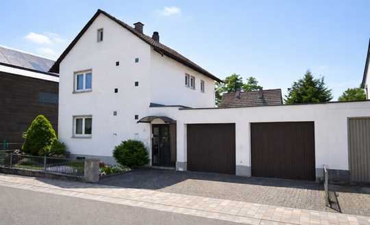 Einfamilienhaus mit Garten & Doppelgarage