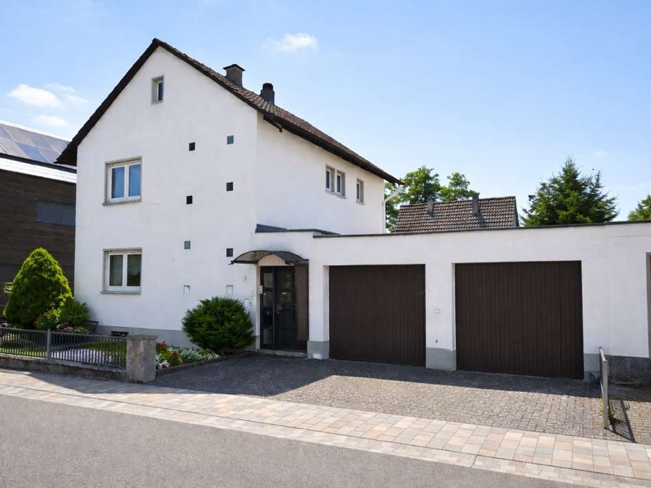 Außenansicht Haus & Doppelgar