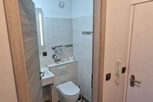 1-Zimmer-Wohnung: frisch renoviert, elegant möbliert mit Balkon und Stellplatz – Die vollständige Adresse der Immobilie erhältst du vom Anbieter., 91058 Schönfeld, Erlangen – Vorschaubild 3