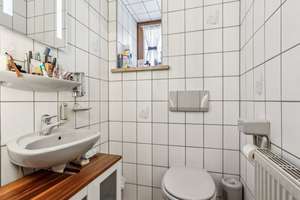 Angebautes Einfamilienhaus im sanierten Zustand in Augsburg-Haunstetten – Die vollständige Adresse der Immobilie erhältst du vom Anbieter., 86179 Haunstetten-Nord, Augsburg – Vorschaubild 8