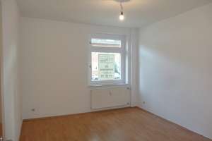SCHÖNE 3 Zi. EG-WOHNUNG IN ESSEN HOLSTERHAUSEN MIT GARTENMITBENUTZUNG – Die vollständige Adresse der Immobilie erhältst du vom Anbieter., 45147 Frohnhausen, Essen – Vorschaubild 3
