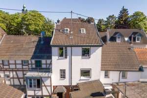 IHR WOHNPROJEKT MIT POTENZIAL – STADTHAUS MIT CHARAKTER UND PERSPEKTIVE IN ATTRAKTIVER RHEINLAGE – Die vollständige Adresse der Immobilie erhältst du vom Anbieter., 53227 Oberkassel, Bonn – Vorschaubild 4