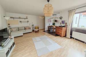 Ruhiges Hof-Idyll an der Schiersteiner Str.: 96m², renoviert, 2 Balkone, Aufzug, TG (Provisionsfrei)