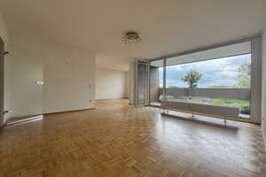 *Lichtdurchflutete 3-Zimmer-Wohnung mit Loggia und TG-Stellplatz*