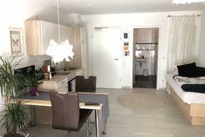 Möblierte 1-Zimmer-Wohnung mit großem Balkon **direkt am Ringpark** – Friedrich-Ebert-Ring 21b, 97072 Würzburg – Vorschaubild 4