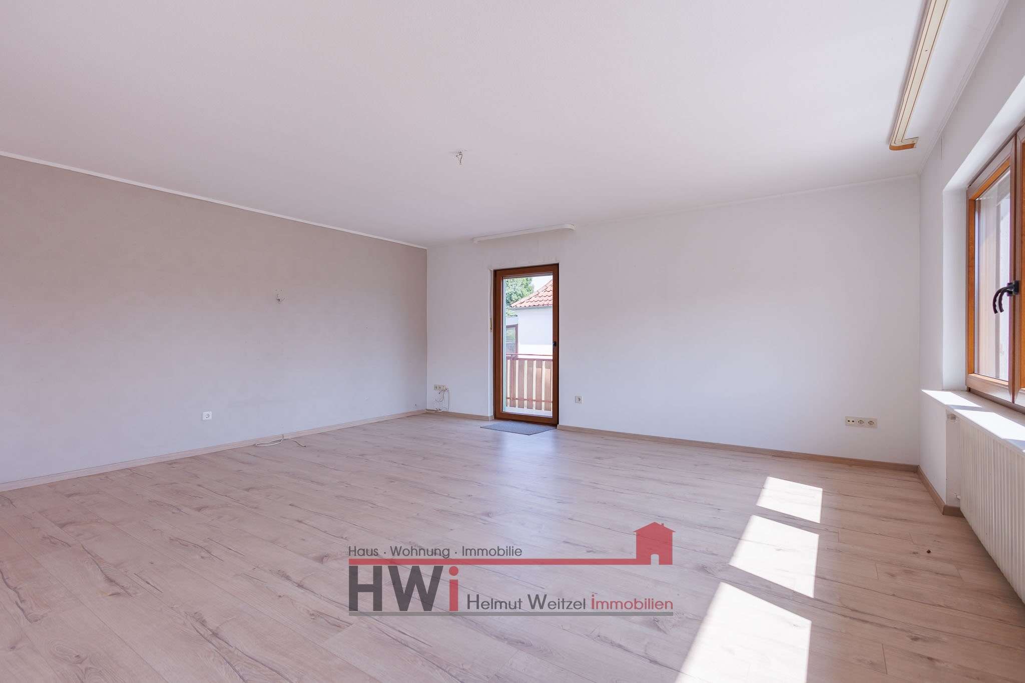 Immobilie in Gemünden - Dreifamilienhaus: Eine Wohnung sofort beziehbar, zwei vermietet. Alles in sehr gutem Zustand. - Bild 1