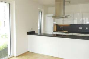 Bodentiefe Fenster - sehr helle, repräsentative 2 Zimmer Wohnung mit Einbauküche und Loggia – An der Lingenmühle 6, 41061 Gladbach, Mönchengladbach – Vorschaubild 11
