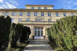 Stilvoll wohnen in exklusiver denkmalgeschützter Residenz: 2-Zimmer-Wohnung in Kühlungsborn – Die vollständige Adresse der Immobilie erhältst du vom Anbieter., 18225 Kühlungsborn – Vorschaubild 2