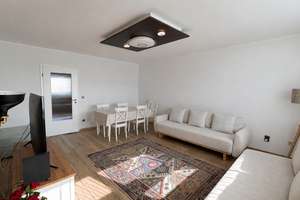 Lichtdurchflutete 3-Zimmer-Wohnung mit 
Balkon, Garage und Aufzug in D’dorf-Lichtenbroich – Die vollständige Adresse der Immobilie erhältst du vom Anbieter., 40472 Lichtenbroich, Düsseldorf – Vorschaubild 2