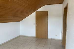Neuwertige DG-Wohnung mit zwei Zimmern und Einbauküche in Hamm/Sieg – Beethovenstrasse 6a, 57577 Hamm (Sieg) – Vorschaubild 2
