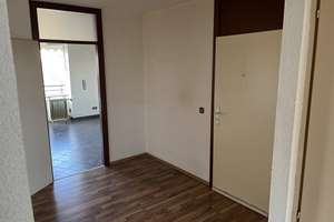 Pendlerfreundliche 3-Zimmer-Wohnung mit Garage und 2 Balkonen – Mauritzstraße 65, 47829 Uerdingen, Krefeld – Vorschaubild 3