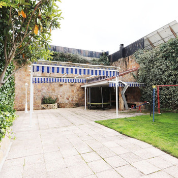 GROSSE FREISTEHENDE VILLA
