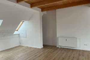Loftartige Wohnung mit modernem Tageslichtbad, Badewanne, Abstellraum und Balkon! – Hafenstr. 12, 39106 Magdeburg – Vorschaubild 1