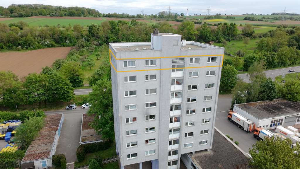 Immobilie in Benningen am Neckar - Riesige Penthousewohnung mit Panoramablick mit Teilungspotenzial in 2 kleinere Wohnungen - Bild 0