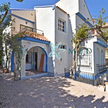Freistehende Villa mit Meerblick zum Verkauf in El Faro